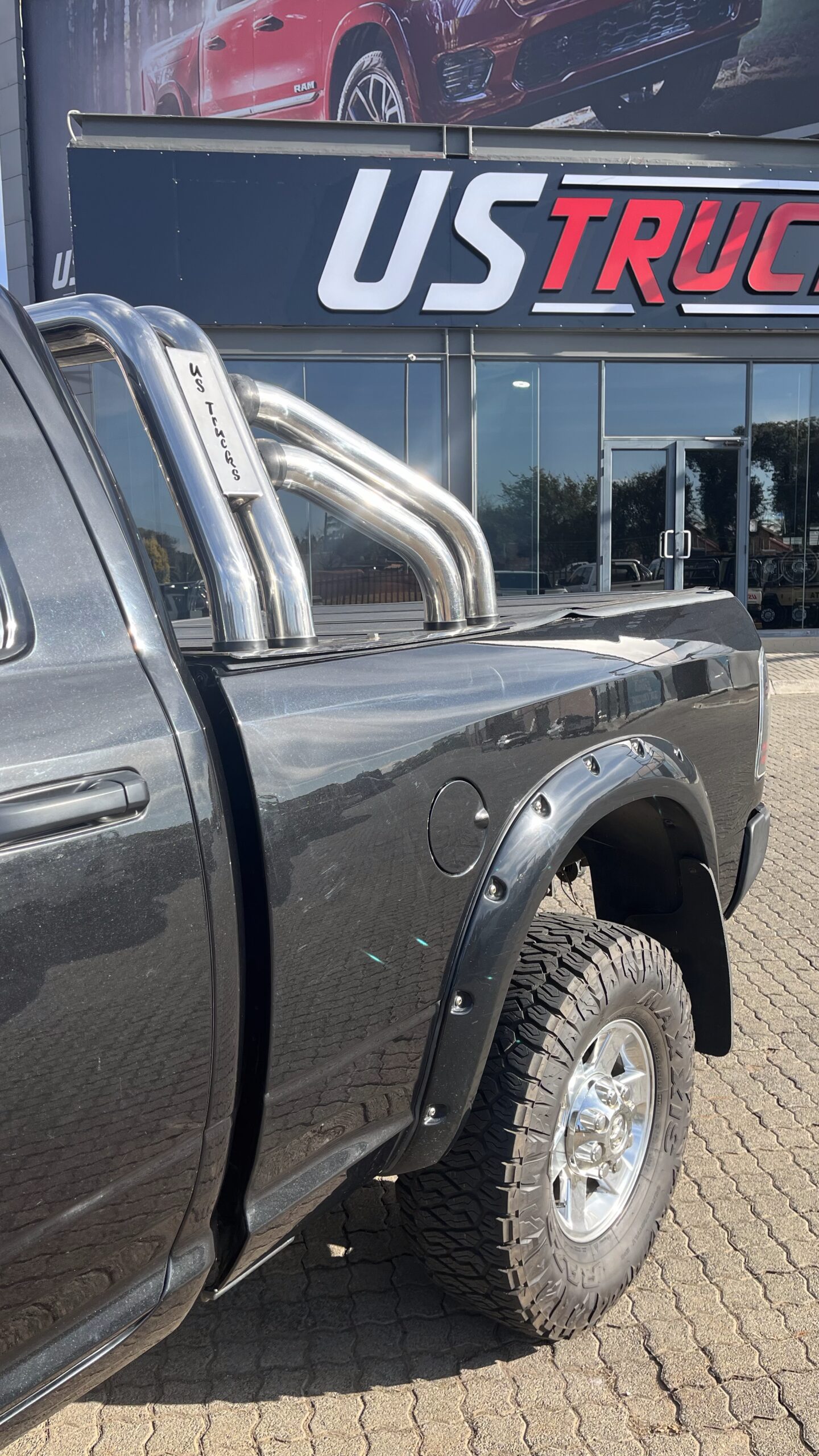 
								LARMAIE 2500 RAM full									