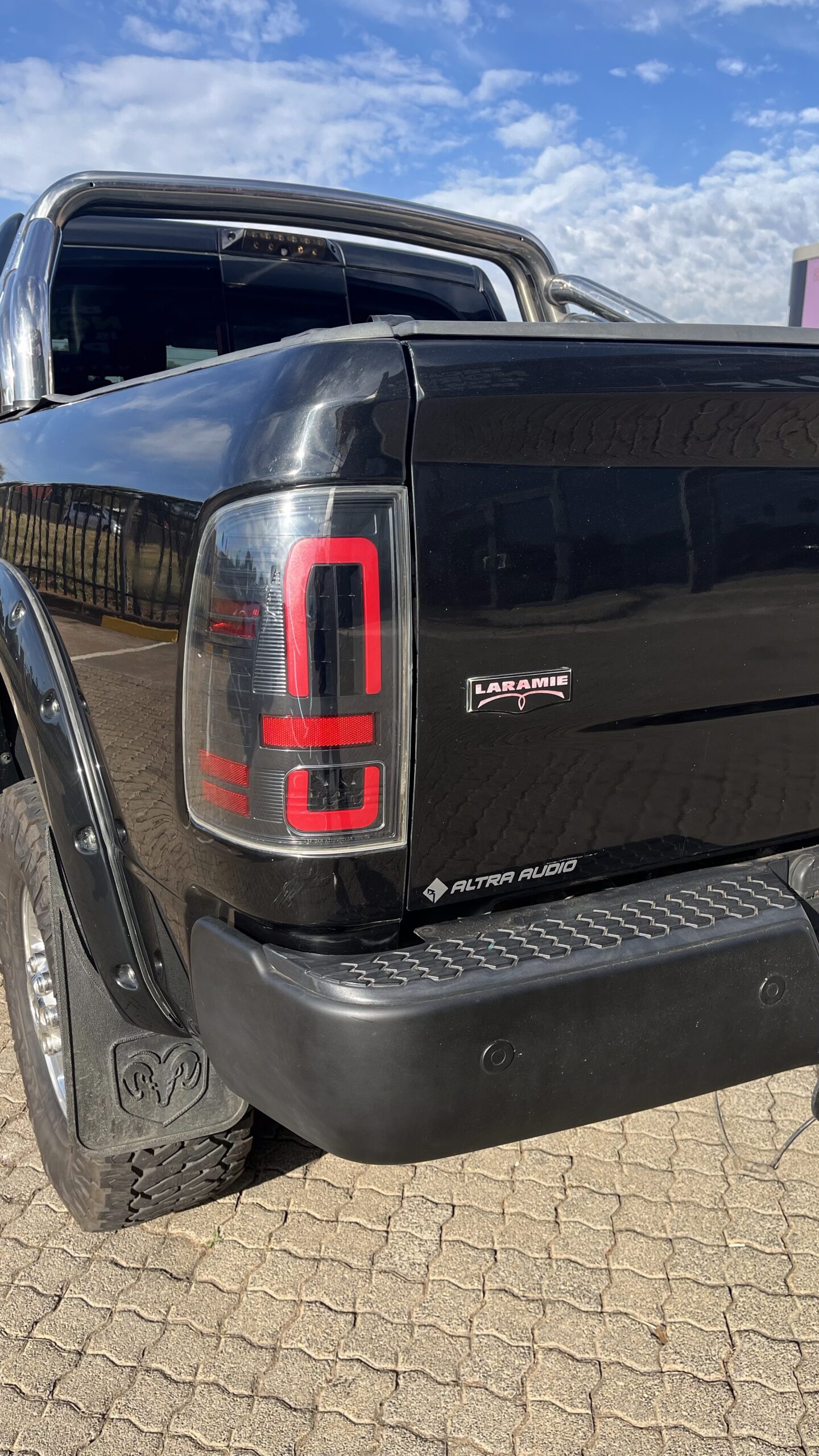 
								LARMAIE 2500 RAM full									