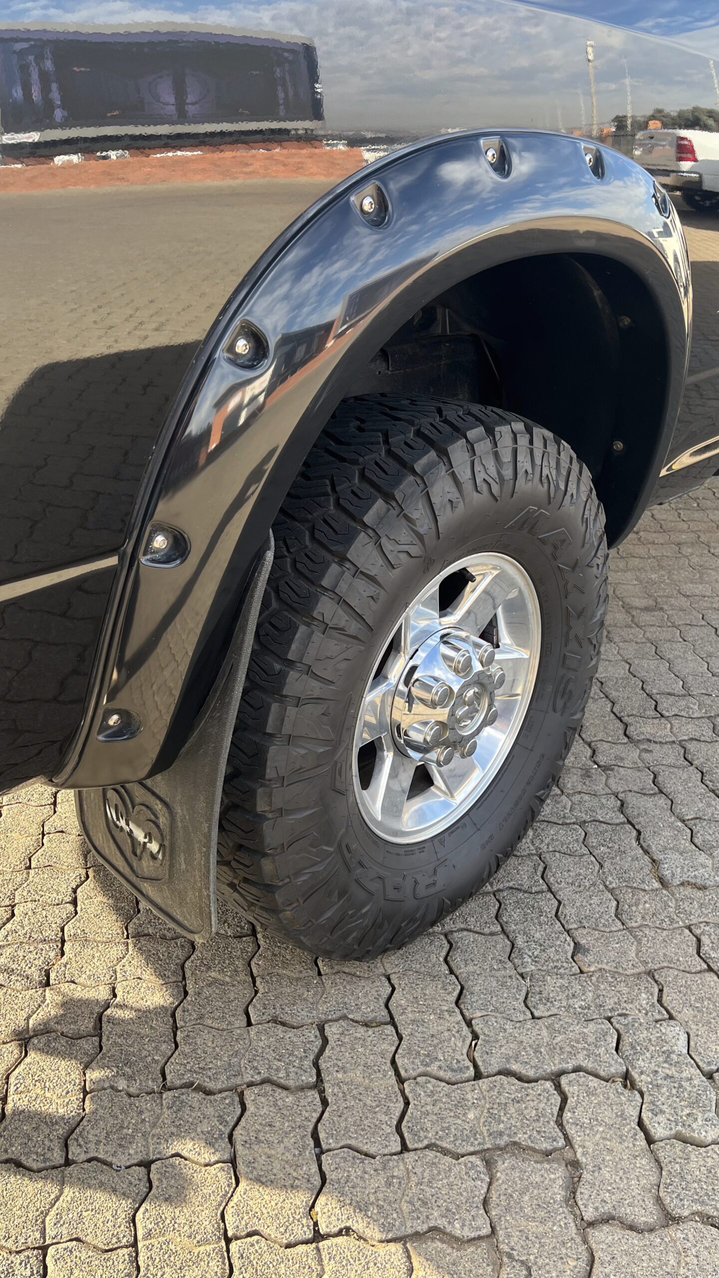
								LARMAIE 2500 RAM full									