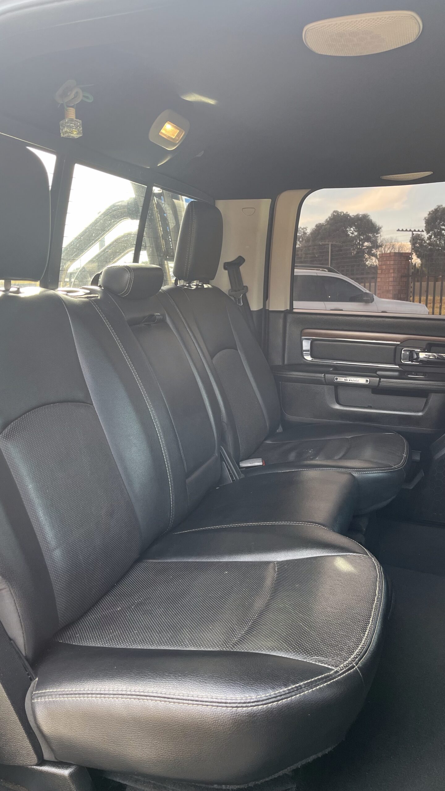 
								LARMAIE 2500 RAM full									
