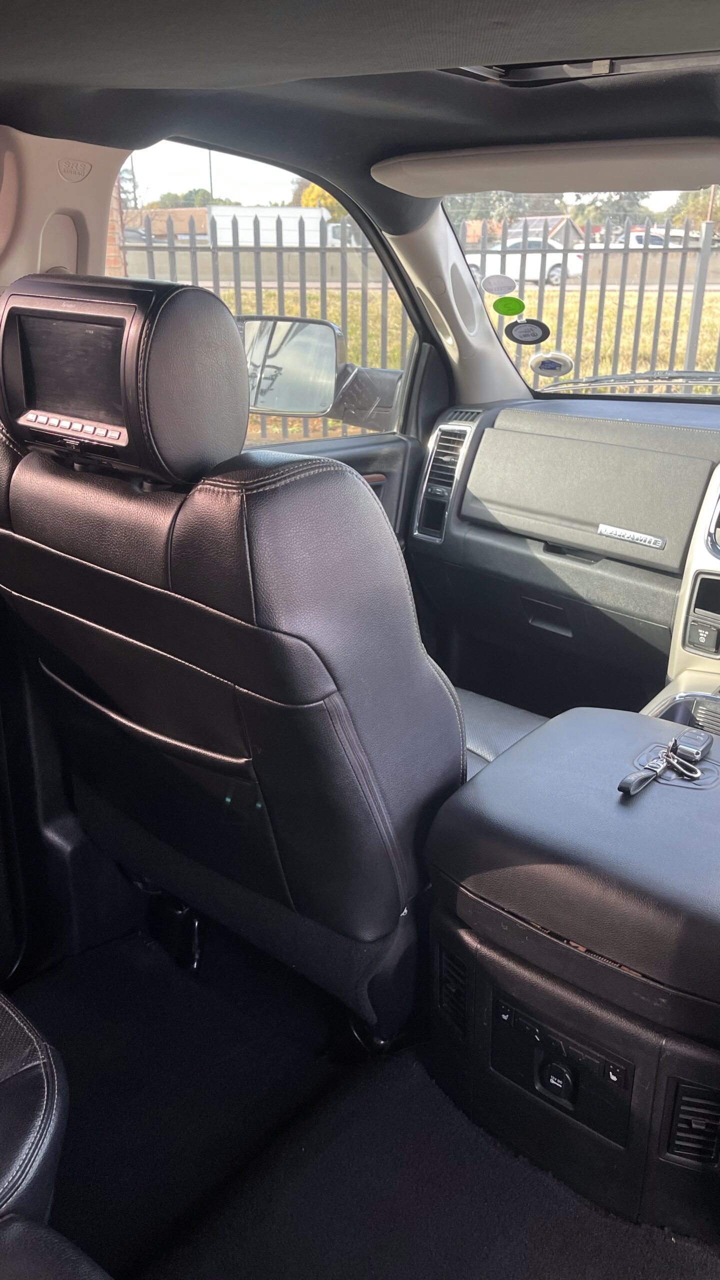 
								LARMAIE 2500 RAM full									