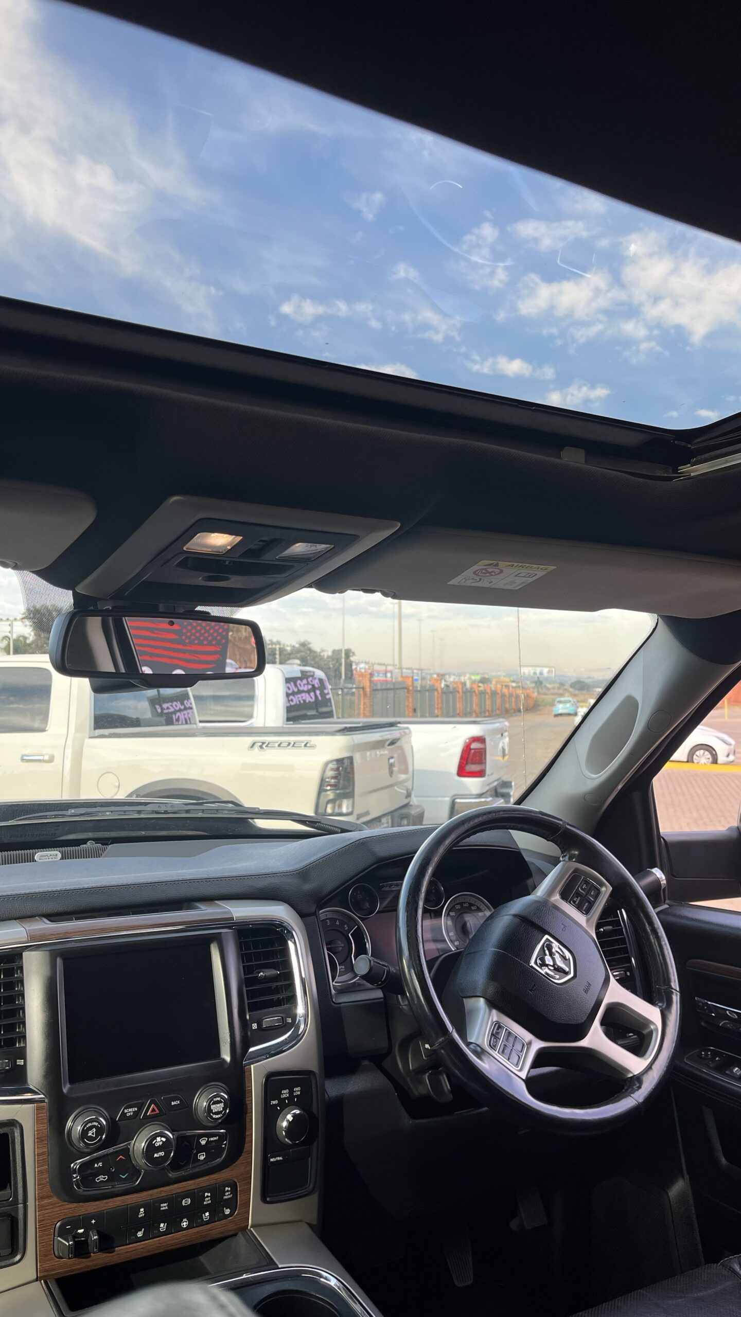 
								LARMAIE 2500 RAM full									