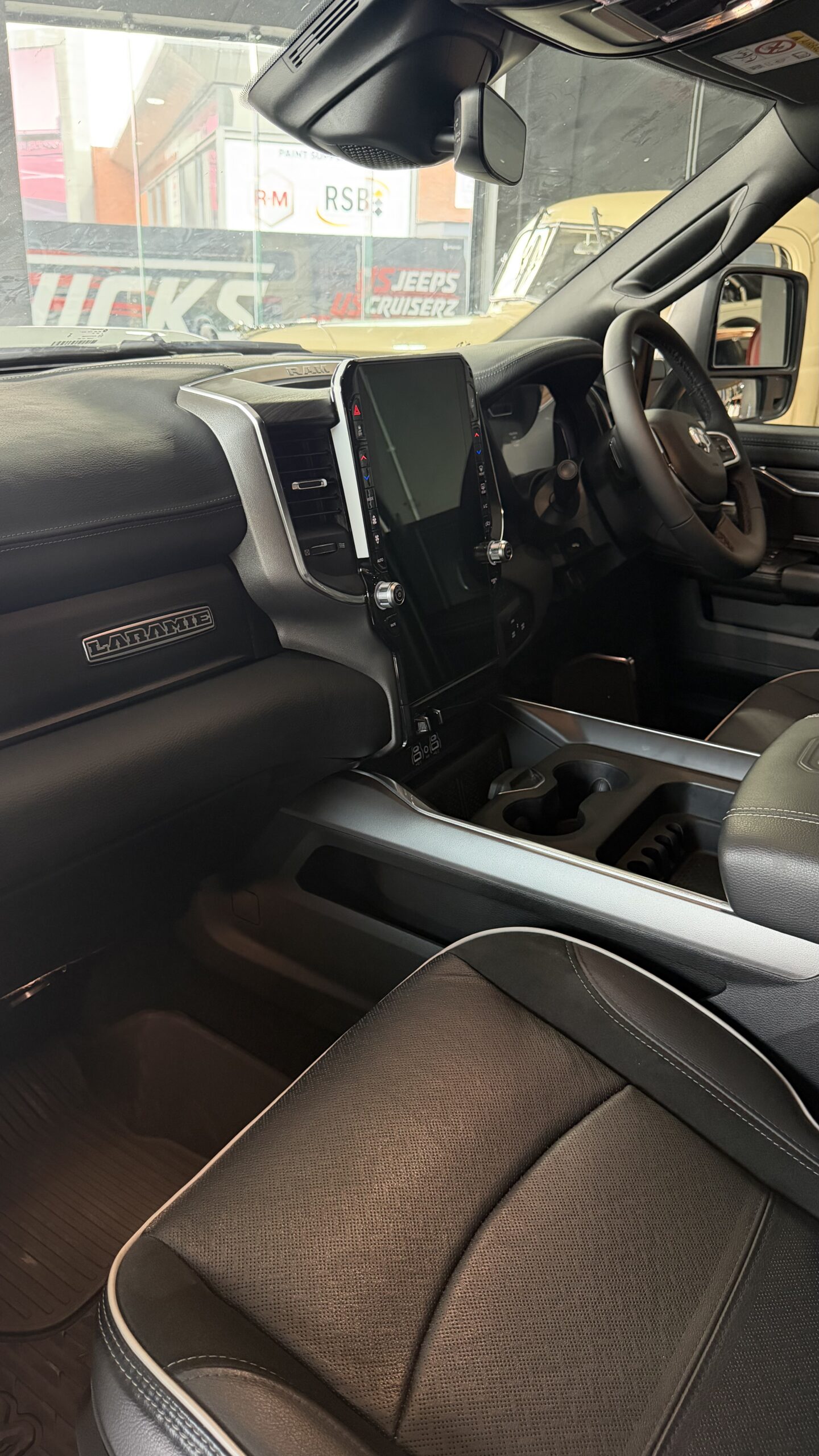
								Laramie 3500 full									