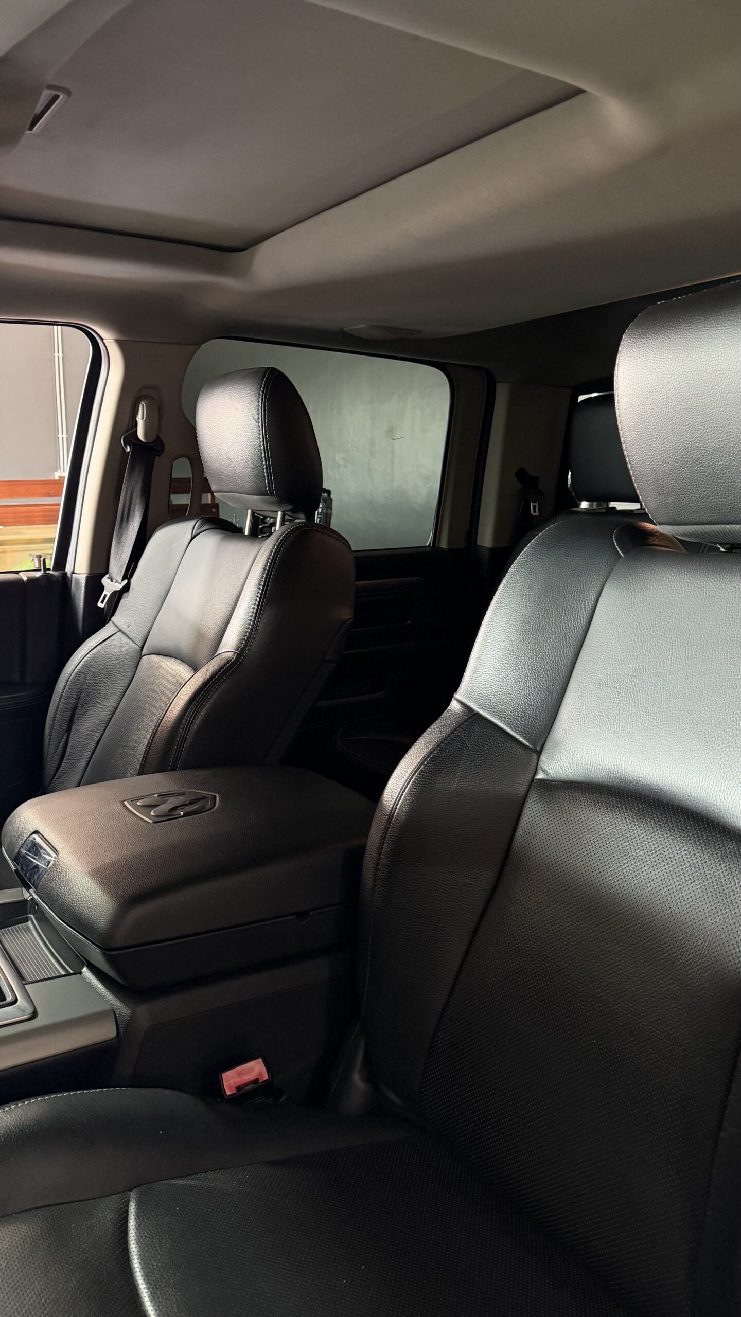 
								Laramie Sport full									