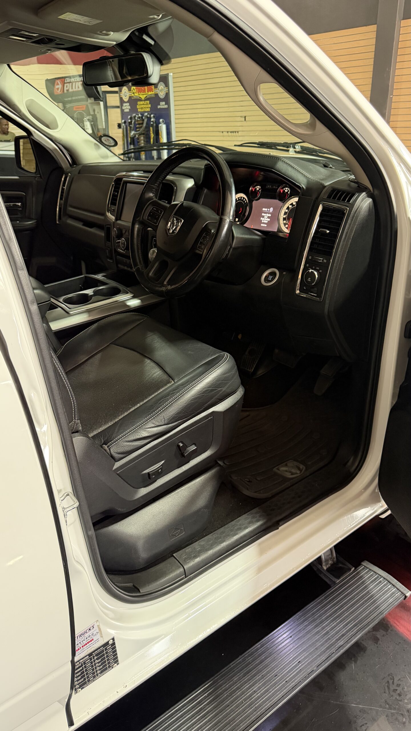 
								Laramie Sport full									