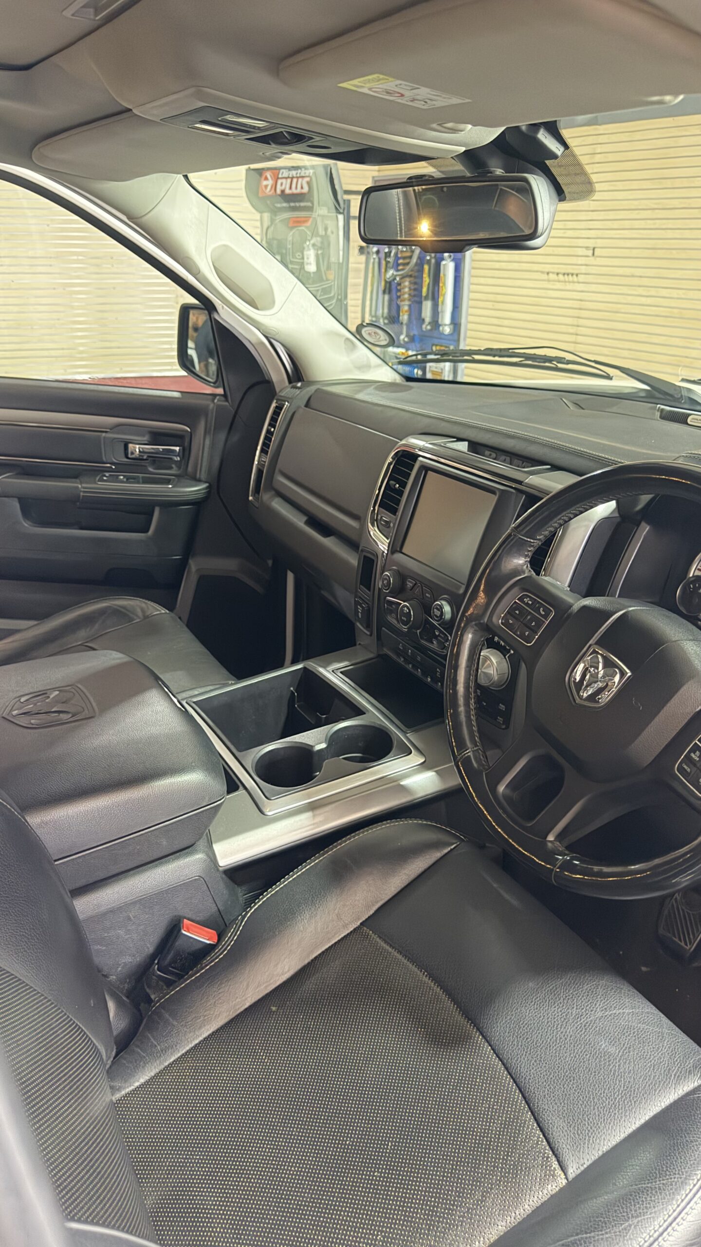 
								Laramie Sport full									