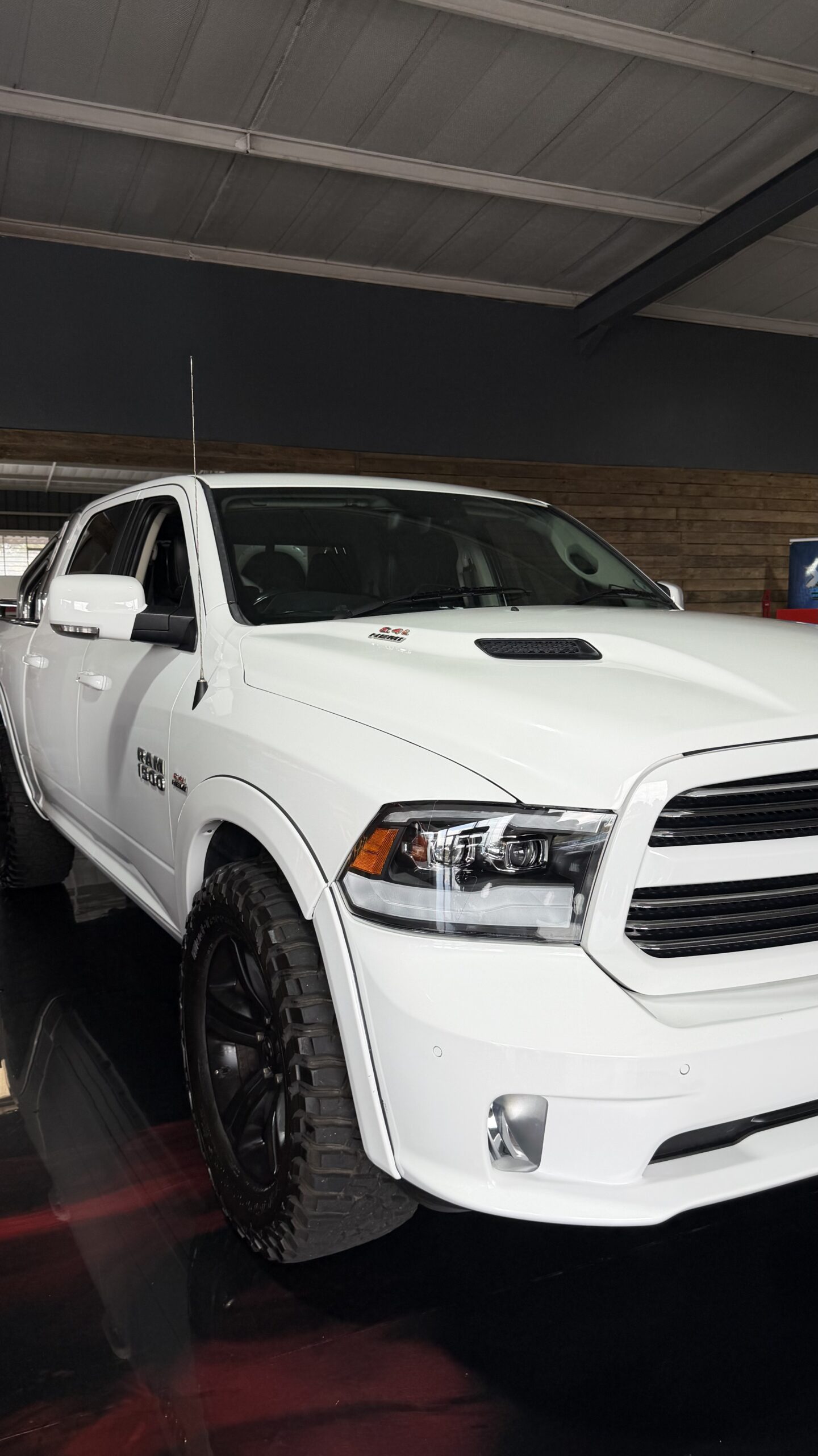 
								Laramie Sport full									