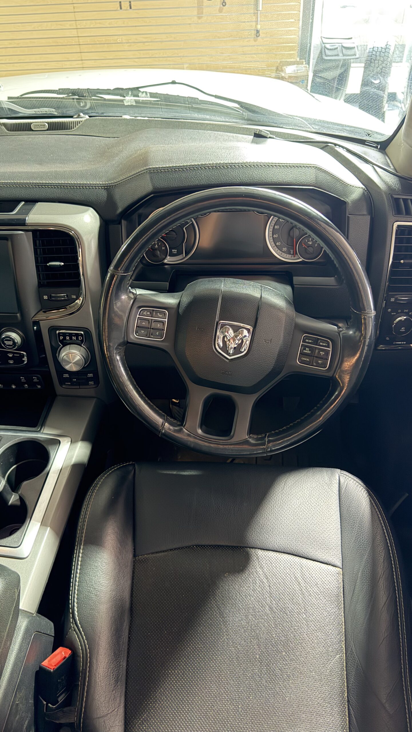 
								Laramie Sport full									