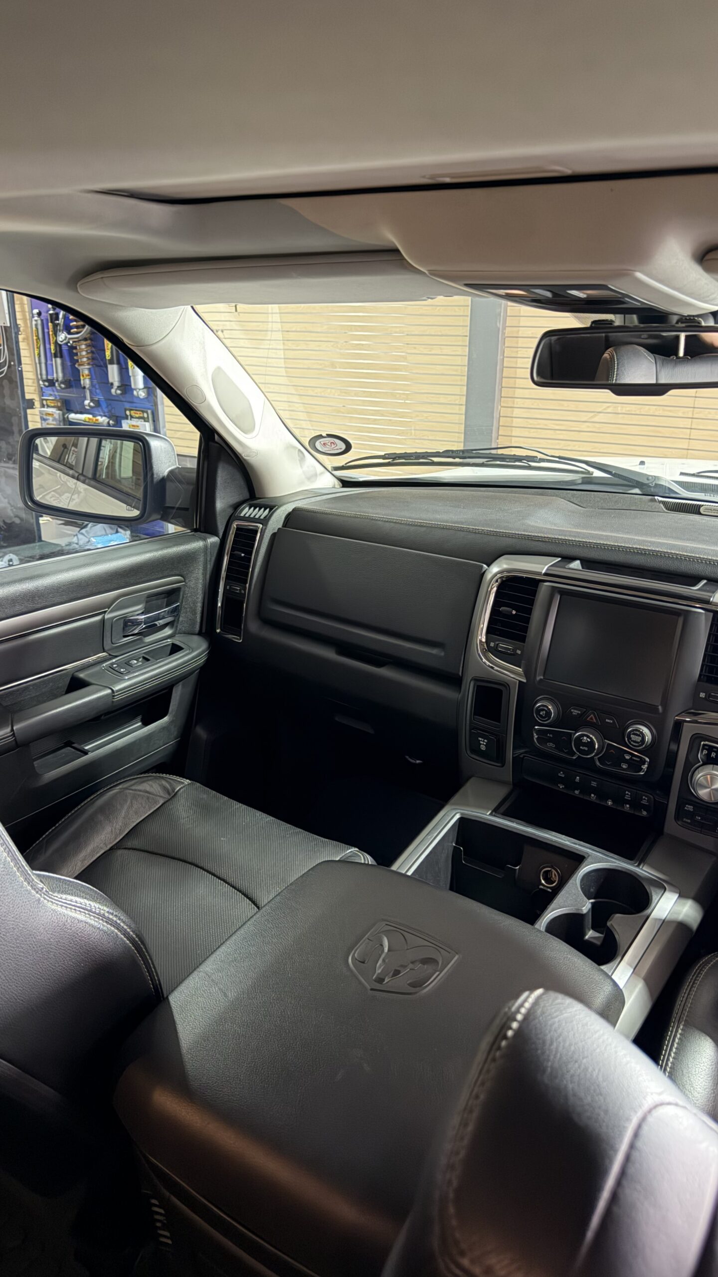 
								Laramie Sport full									